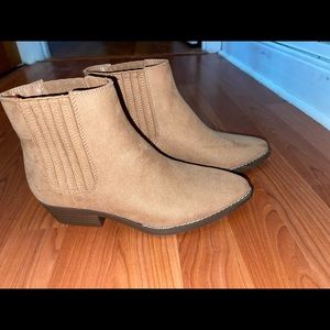Bundle and Save❤️ Faux suede ankle boots. Womens size 8!